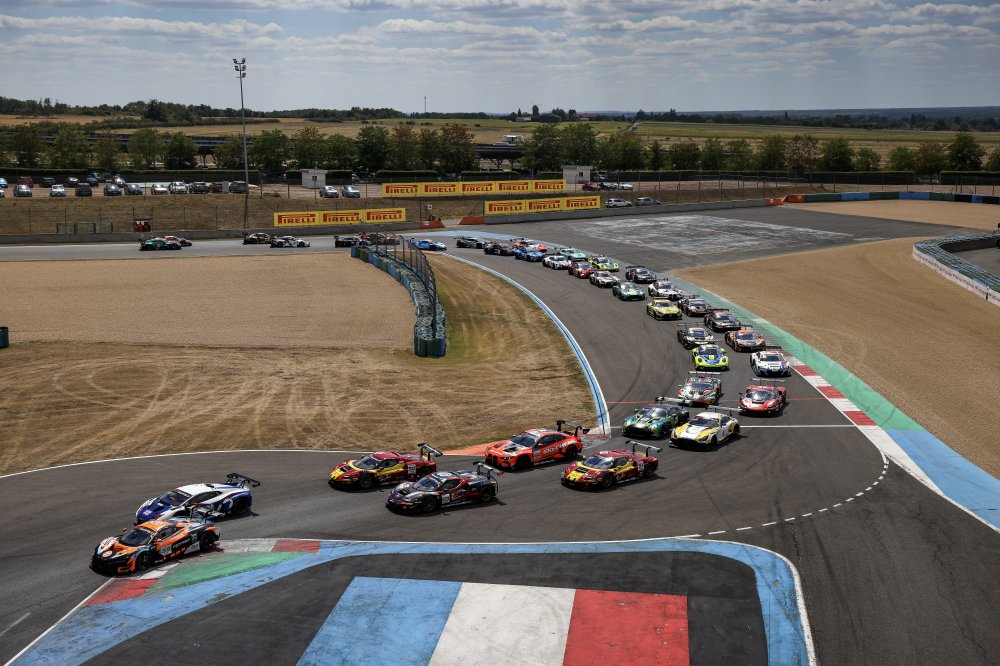GTWC: Sprint Cup míří na Magny-Cours - zúčastní se rekordních 45 vozů GT3